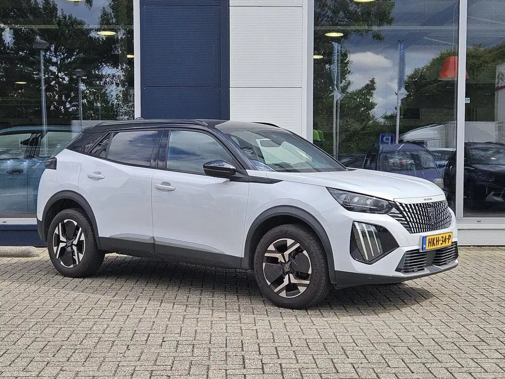 Peugeot 2008 1.2 GT 130 PK AUTOMAAT uit 2024, foto 3