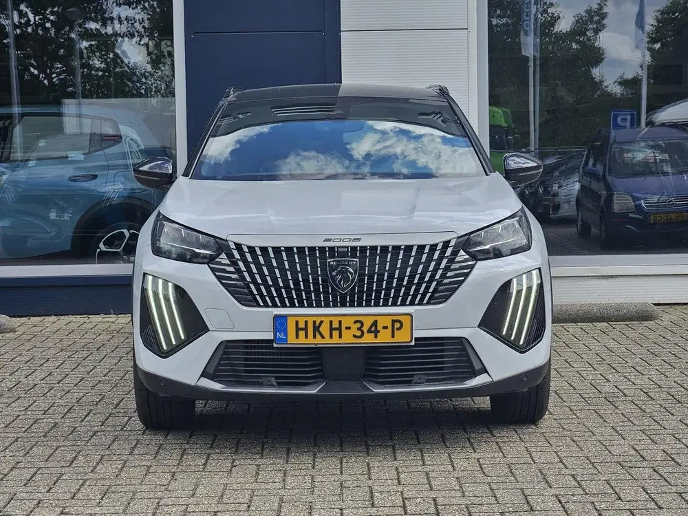 Peugeot 2008 1.2 GT 130 PK AUTOMAAT uit 2024, foto 4