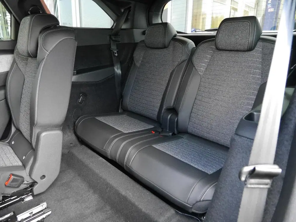 Peugeot 5008 1.2 Hybrid 136 Allure 7p uit 2025, foto 13
