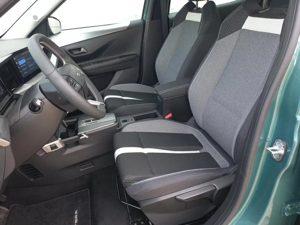 Opel Frontera 1.2T 145pk Hybride Automaat uit 2025, foto 13