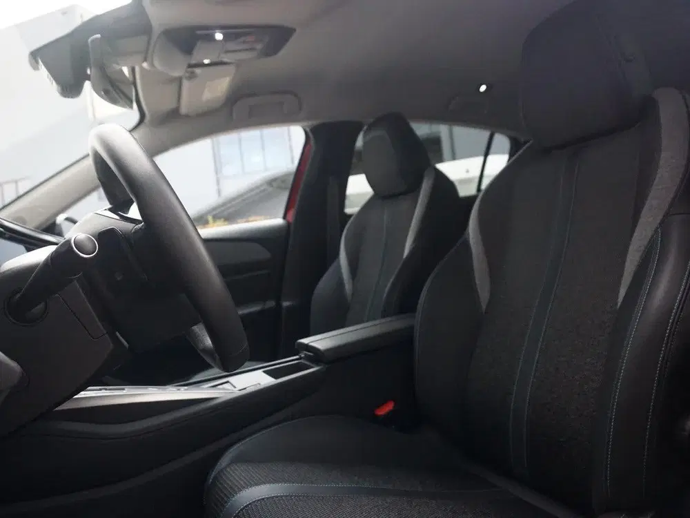Peugeot 308 1.6 HYbrid 180 Allure Pack Business uit 2022, foto 10