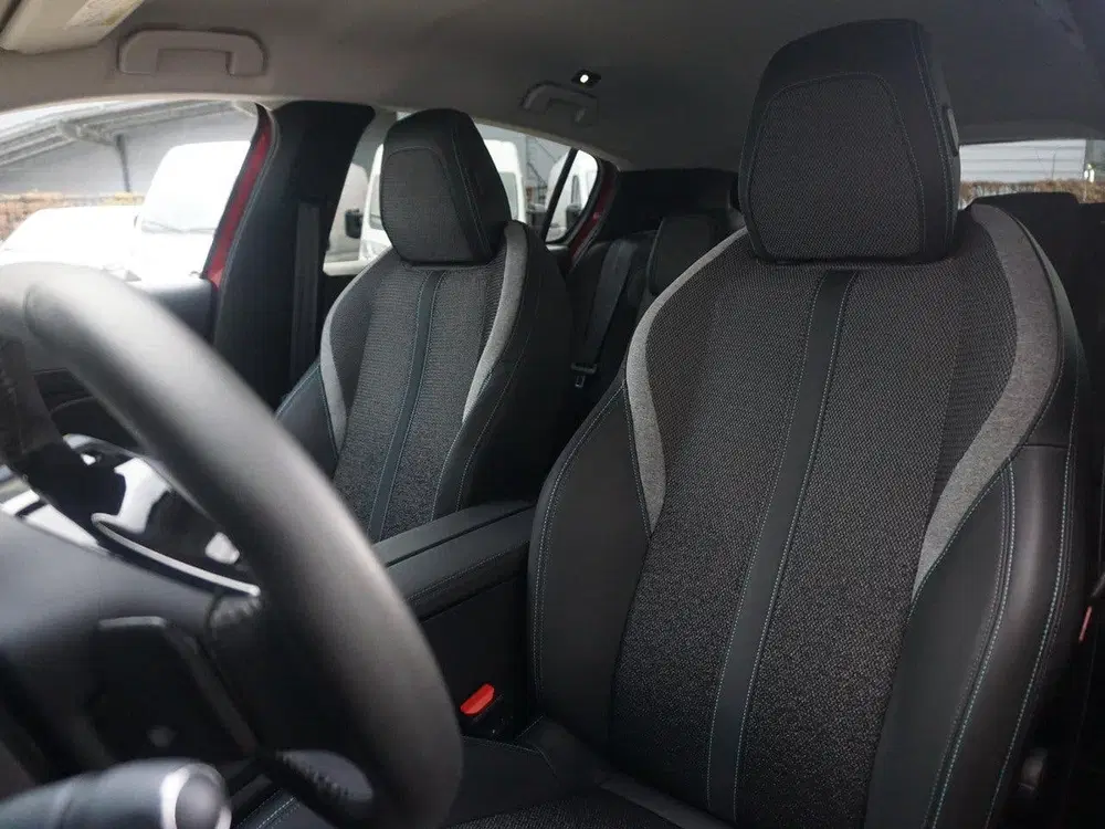 Peugeot 308 1.6 HYbrid 180 Allure Pack Business uit 2022, foto 11