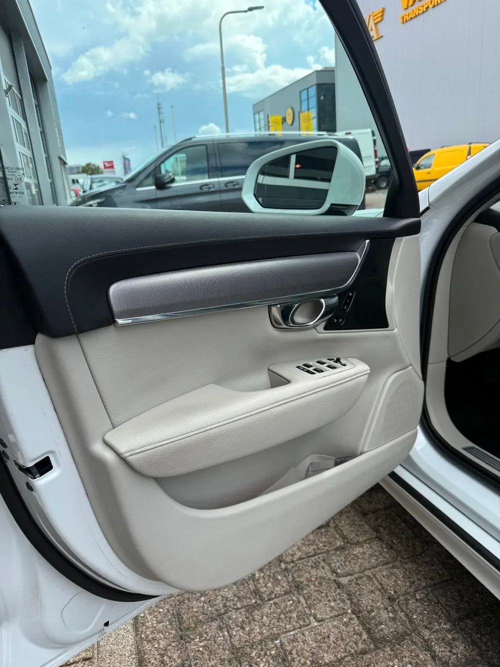 Volvo V90 2.0 T8 AWD uit 2019, foto 15