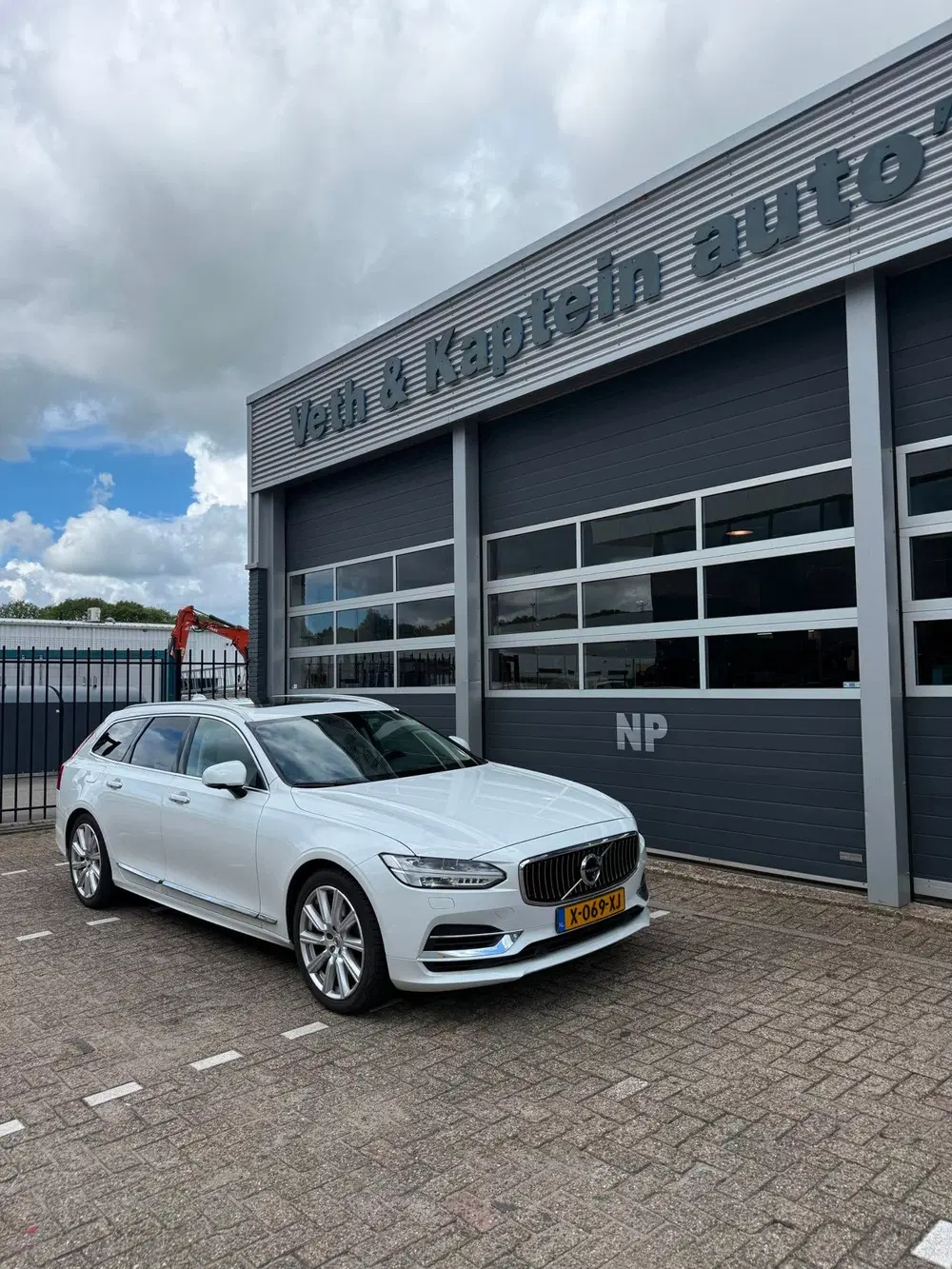 Volvo V90 2.0 T8 AWD uit 2019, foto 2