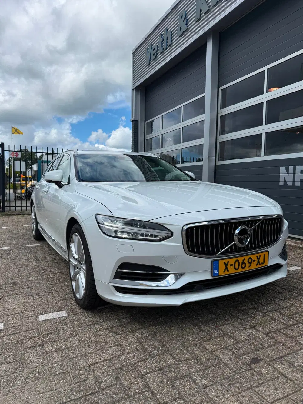 Volvo V90 2.0 T8 AWD uit 2019, foto 4