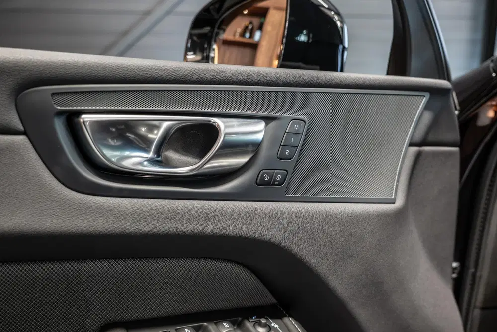 Volvo XC60 2.0 T6 Plug-in hybrid AWD Ultimate Black E uit 2024, foto 11