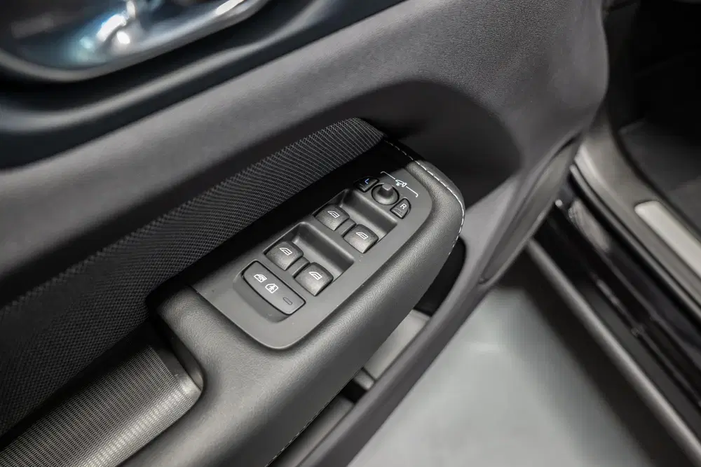 Volvo XC60 2.0 T6 Plug-in hybrid AWD Ultimate Black E uit 2024, foto 12