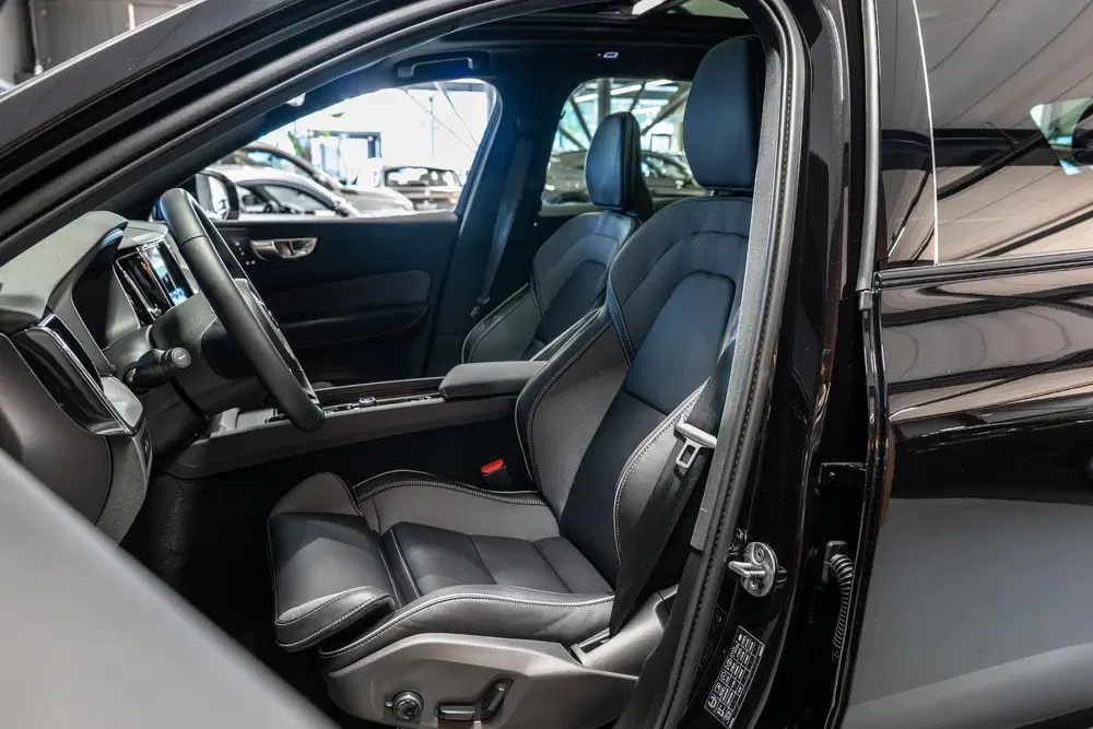 Volvo XC60 2.0 T6 Plug-in hybrid AWD Ultimate Black E uit 2024, foto 3