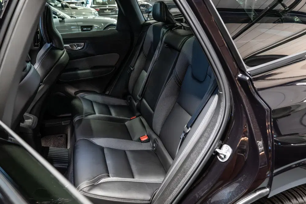 Volvo XC60 2.0 T6 Plug-in hybrid AWD Ultimate Black E uit 2024, foto 4