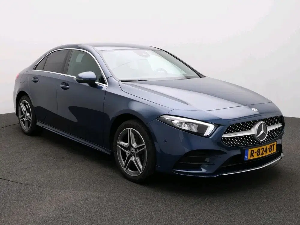 Mercedes-Benz A-Klasse 250 e Limousine AMG AMG Line uit 2022, foto 3