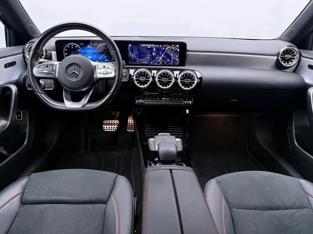 Mercedes-Benz A-Klasse 250 e Limousine AMG AMG Line uit 2022, foto 6