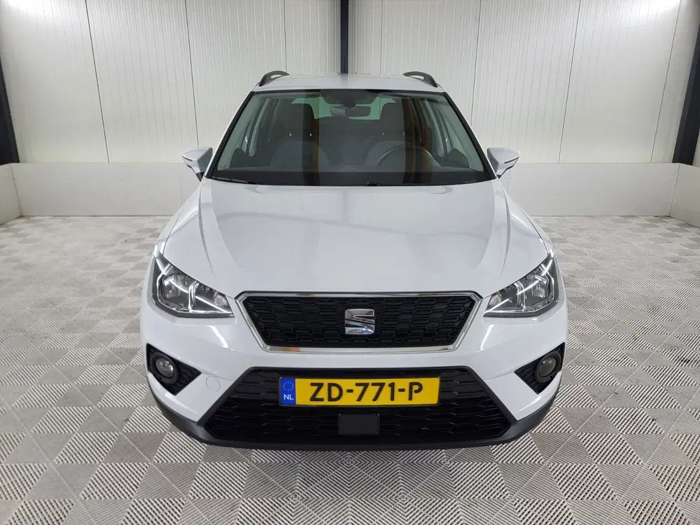 SEAT Arona Style Business Intense Automaat uit 2019, foto 2