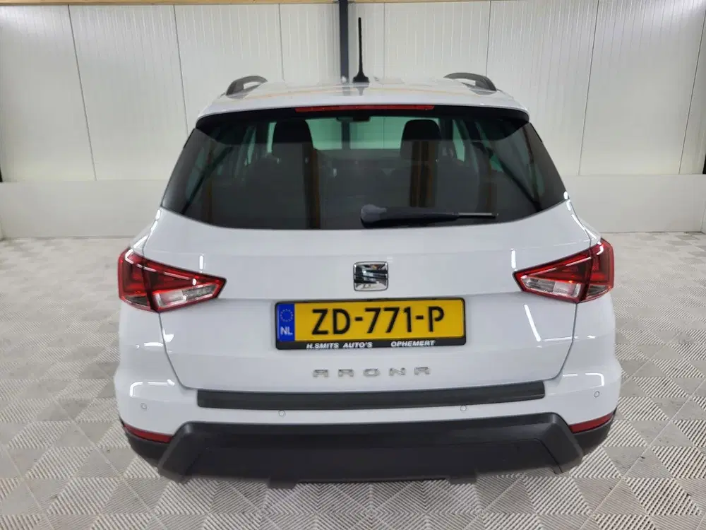 SEAT Arona Style Business Intense Automaat uit 2019, foto 4