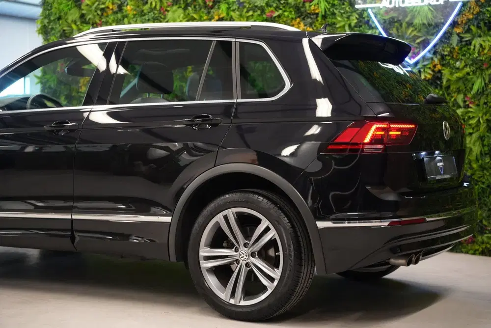Volkswagen Tiguan 2.0 TSI 4Motion 3x R-Line uit 2019, foto 12