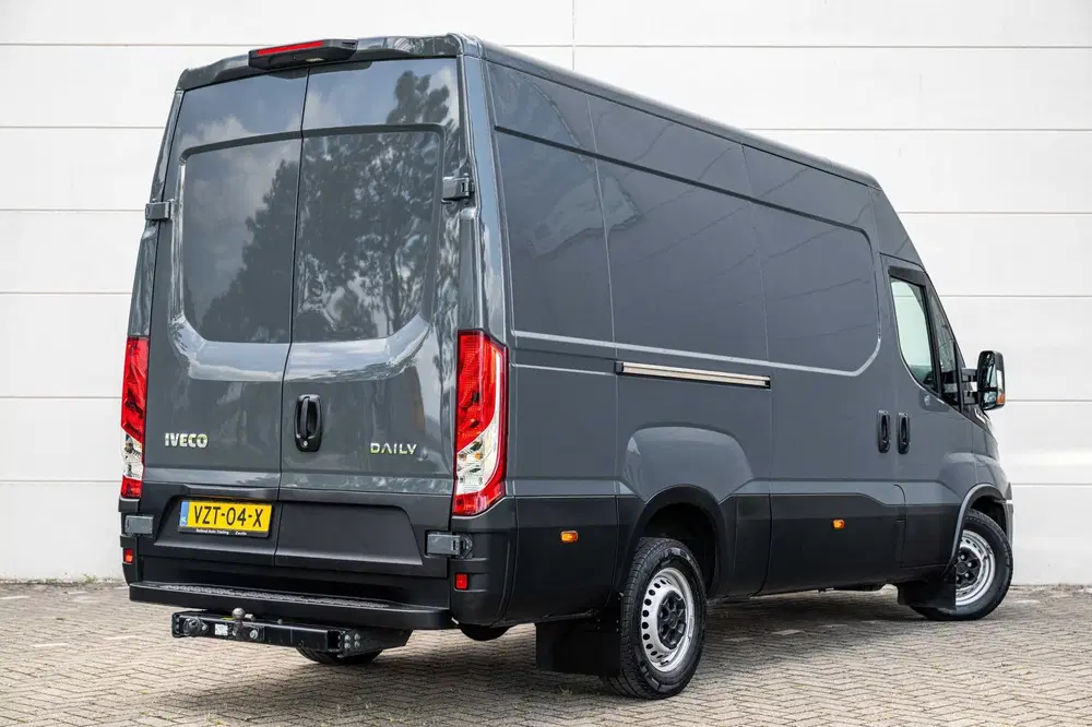 Iveco Daily 35S18HV 3.0 180pk AUT. L2H2 uit 2023, foto 2