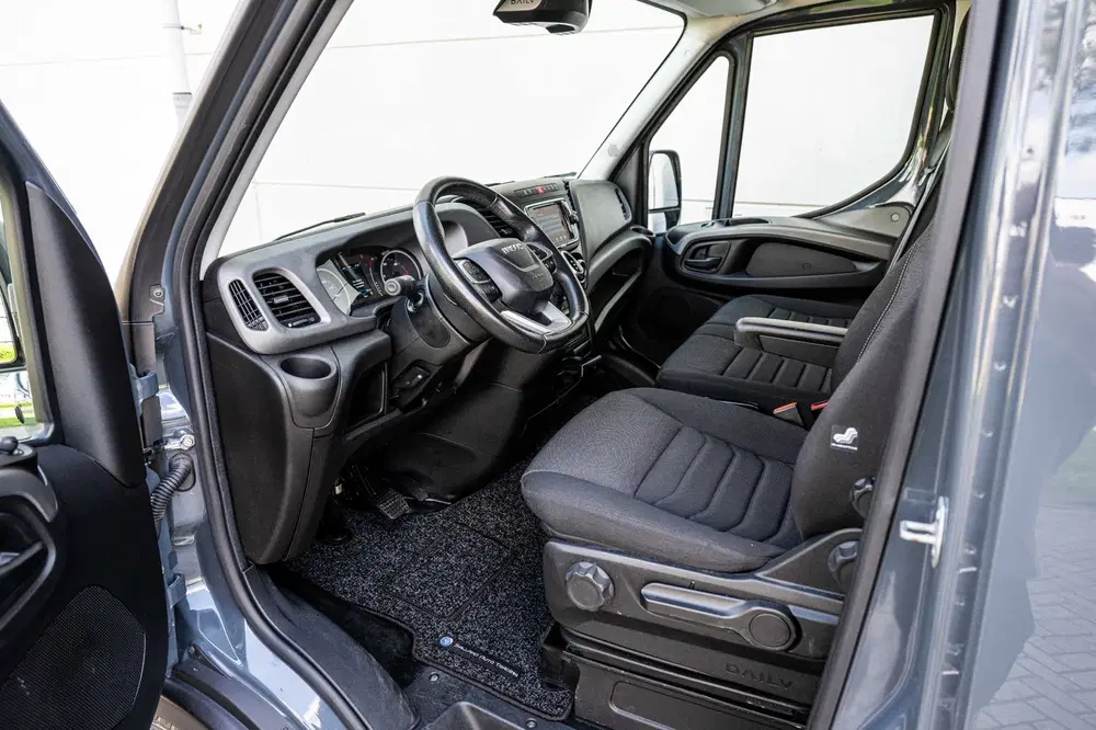 Iveco Daily 35S18HV 3.0 180pk AUT. L2H2 uit 2023, foto 3