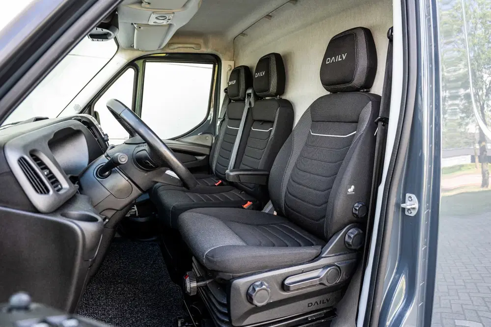 Iveco Daily 35S18HV 3.0 180pk AUT. L2H2 uit 2023, foto 4