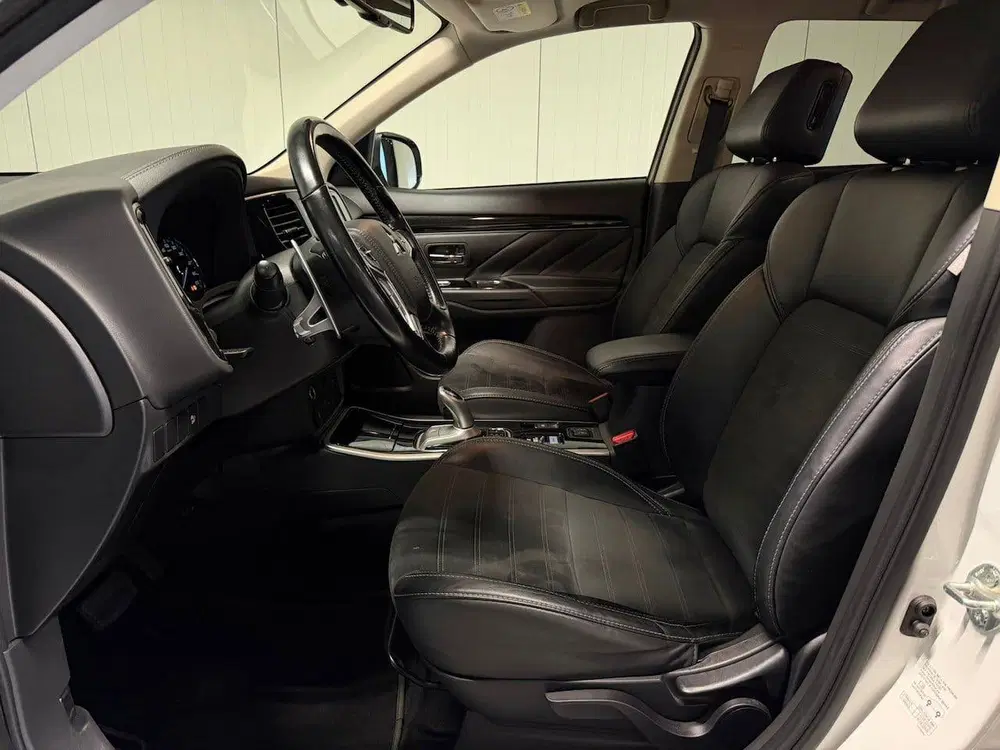 Mitsubishi Outlander 2.4 PHEV Intense 4WD Carplay uit 2019, foto 10
