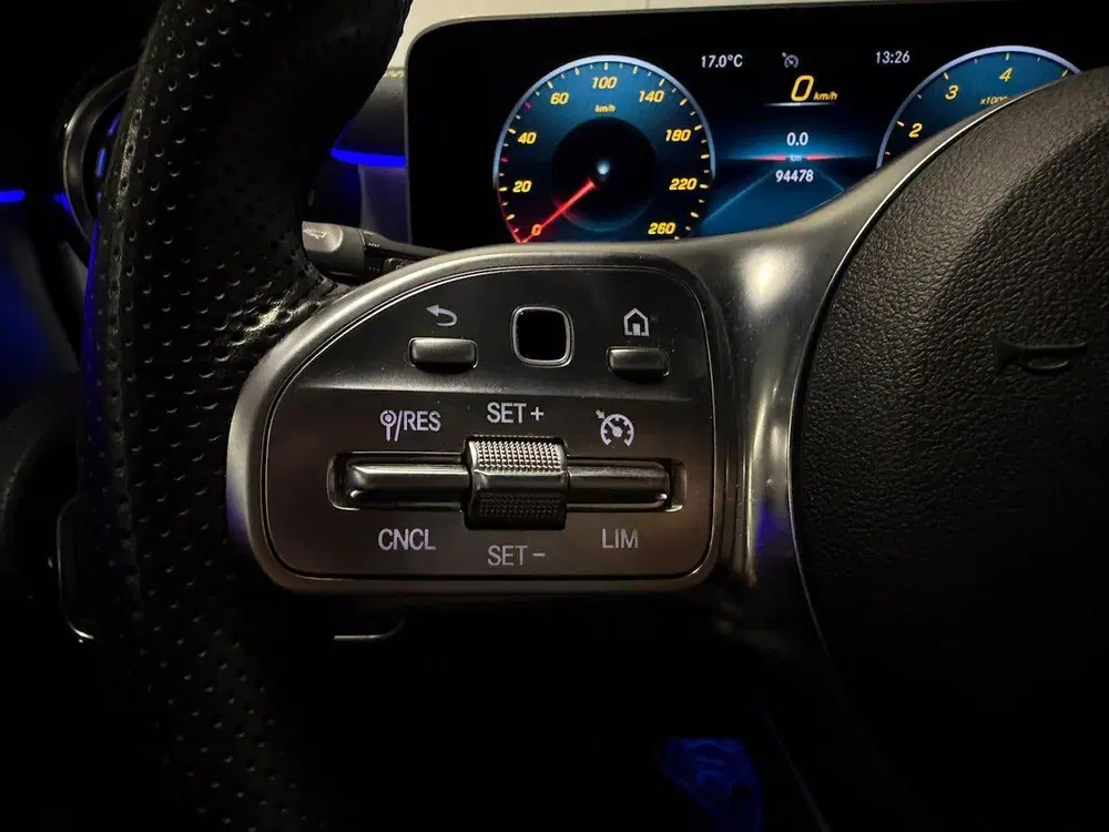 Mercedes-Benz A-Klasse 250 Premium Plus Edition 1 PANO SFEER uit 2019, foto 13