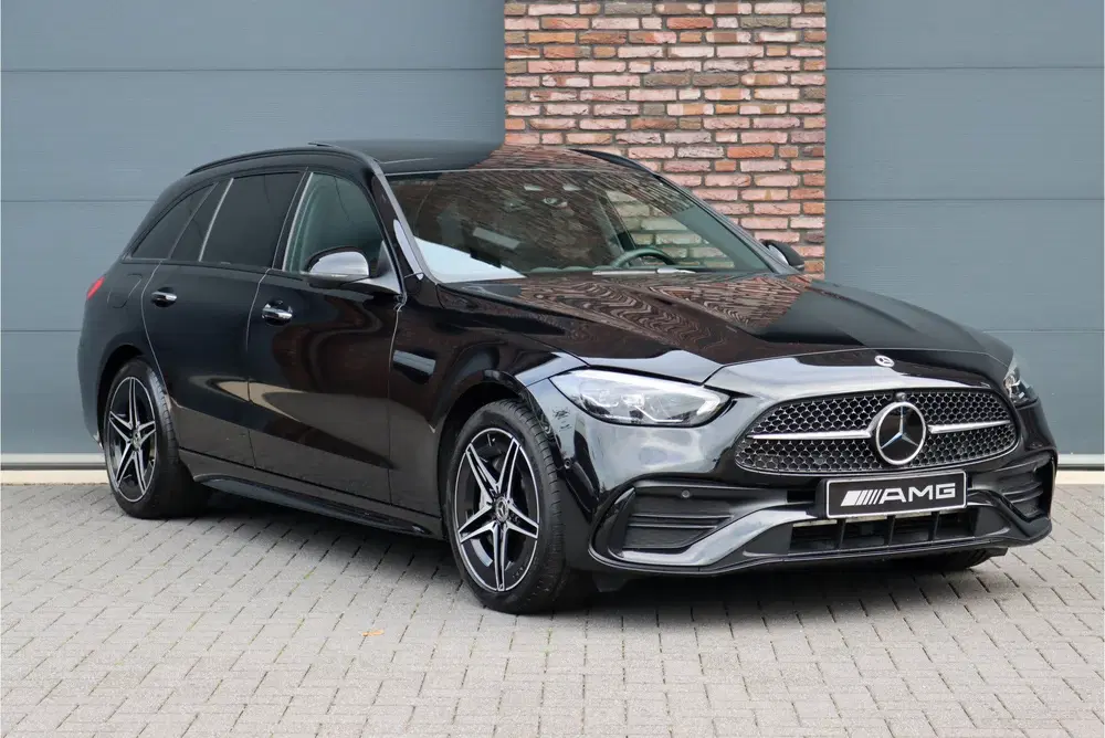 Mercedes-Benz C-Klasse 300 e AMG Line uit 2024, foto 3