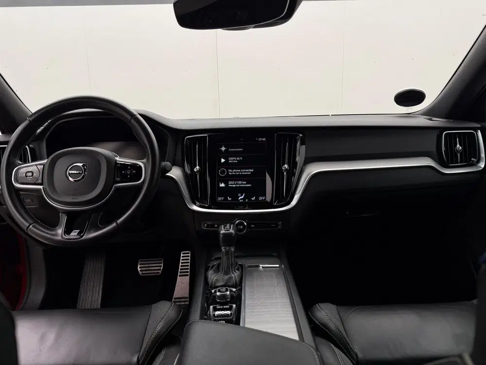 Volvo S60 2.0 T5 R-Design uit 2020, foto 11