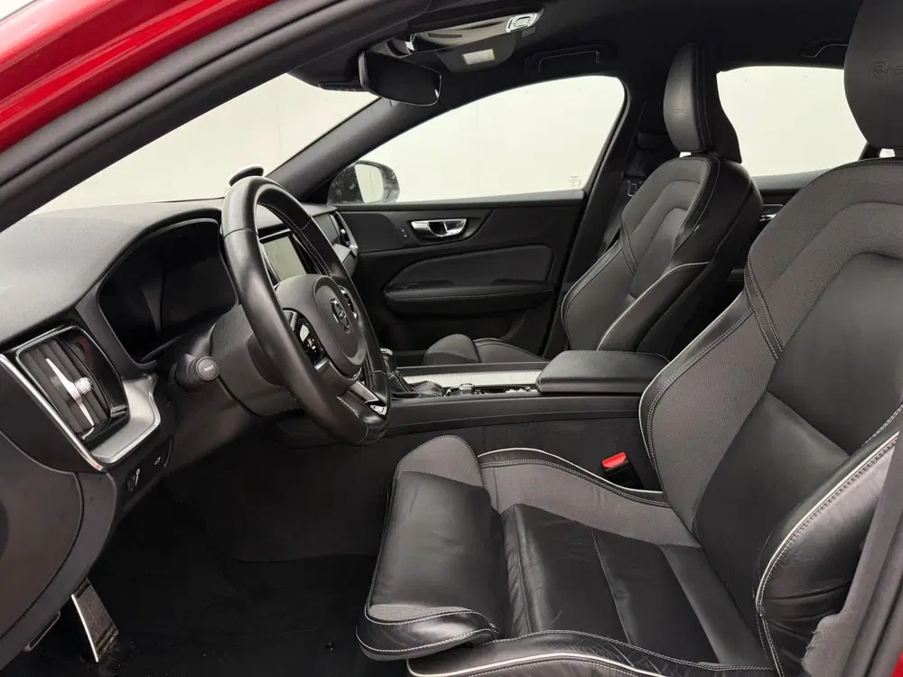 Volvo S60 2.0 T5 R-Design uit 2020, foto 12
