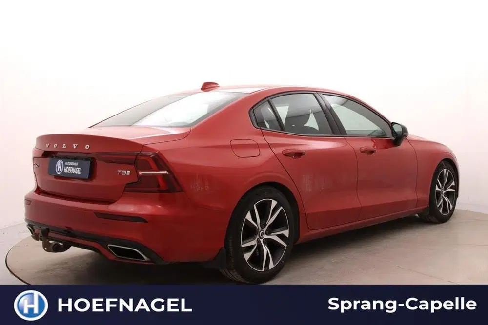 Volvo S60 2.0 T5 R-Design uit 2020, foto 2