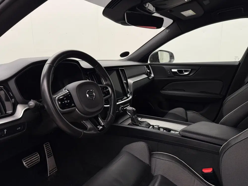 Volvo S60 2.0 T5 R-Design uit 2020, foto 5