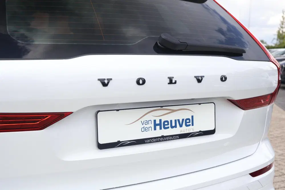 Volvo XC60 T6 Recharge AWD R-Design uit 2022, foto 13