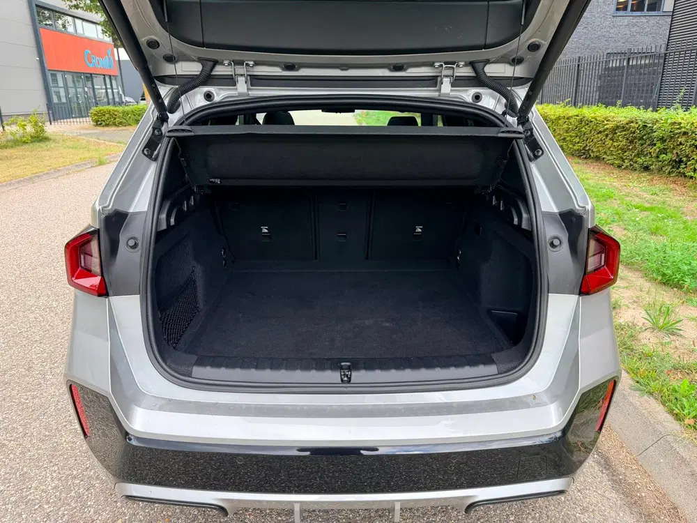 BMW iX1 XDrive30 uit 2024, foto 15