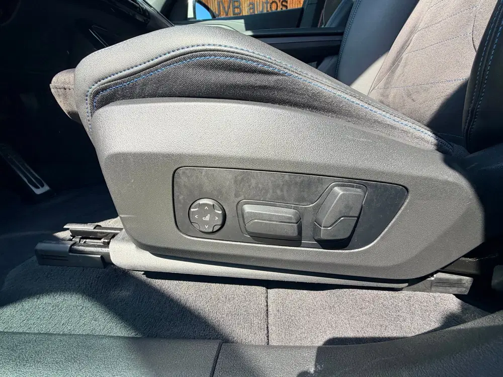 BMW iX1 XDrive30 uit 2024, foto 3