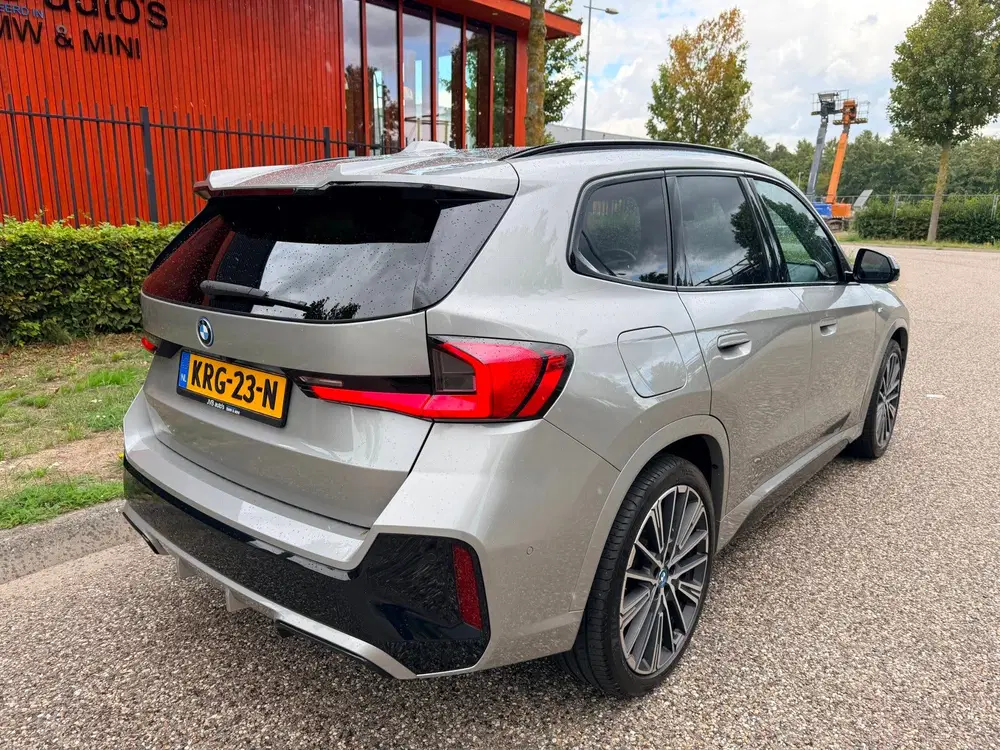 BMW iX1 XDrive30 uit 2024, foto 5