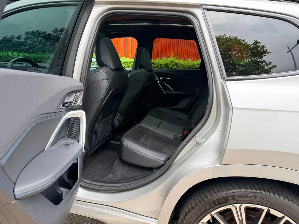 BMW iX1 XDrive30 uit 2024, foto 8