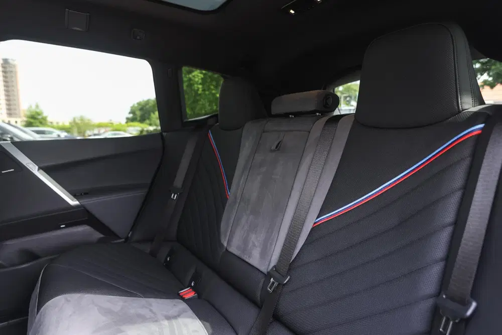 BMW iX xDrive45 M Sport uit 2025, foto 11
