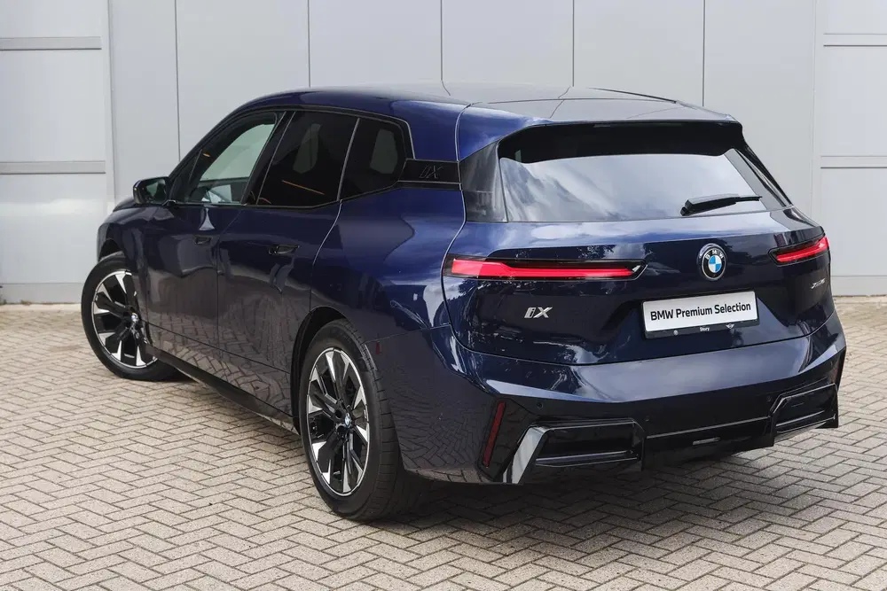 BMW iX xDrive45 M Sport uit 2025, foto 2