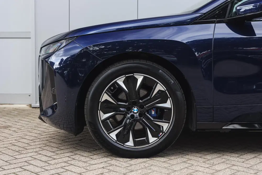 BMW iX xDrive45 M Sport uit 2025, foto 4
