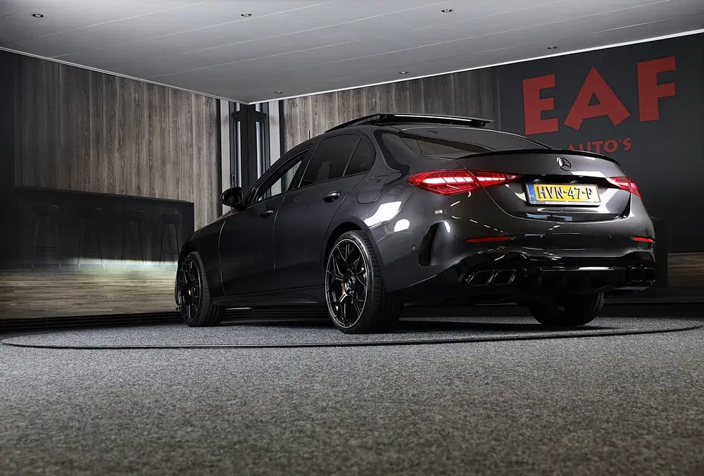 Mercedes-Benz C-Klasse 300 e AMG 63 Look uit 2025, foto 3