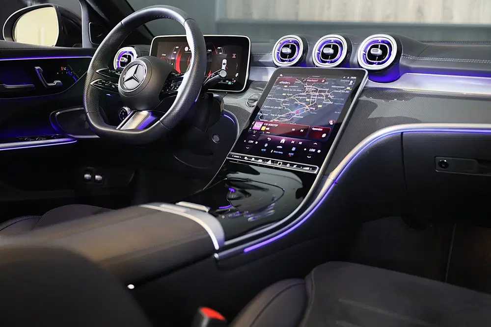 Mercedes-Benz C-Klasse 300 e AMG 63 Look uit 2025, foto 6