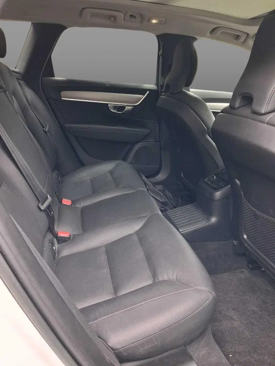 Volvo V90 2.0 T6 Plug-in Hybrid AWD Plus Dark uit 2022, foto 4