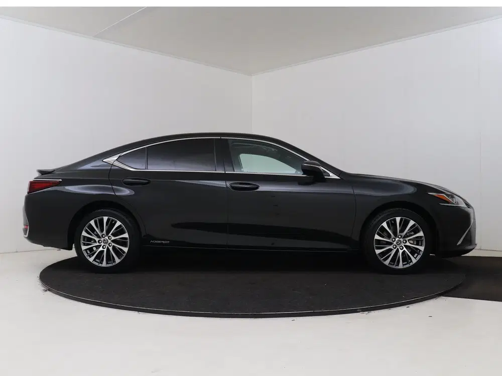 Lexus ES 300h Preference Line uit 2021, foto 10