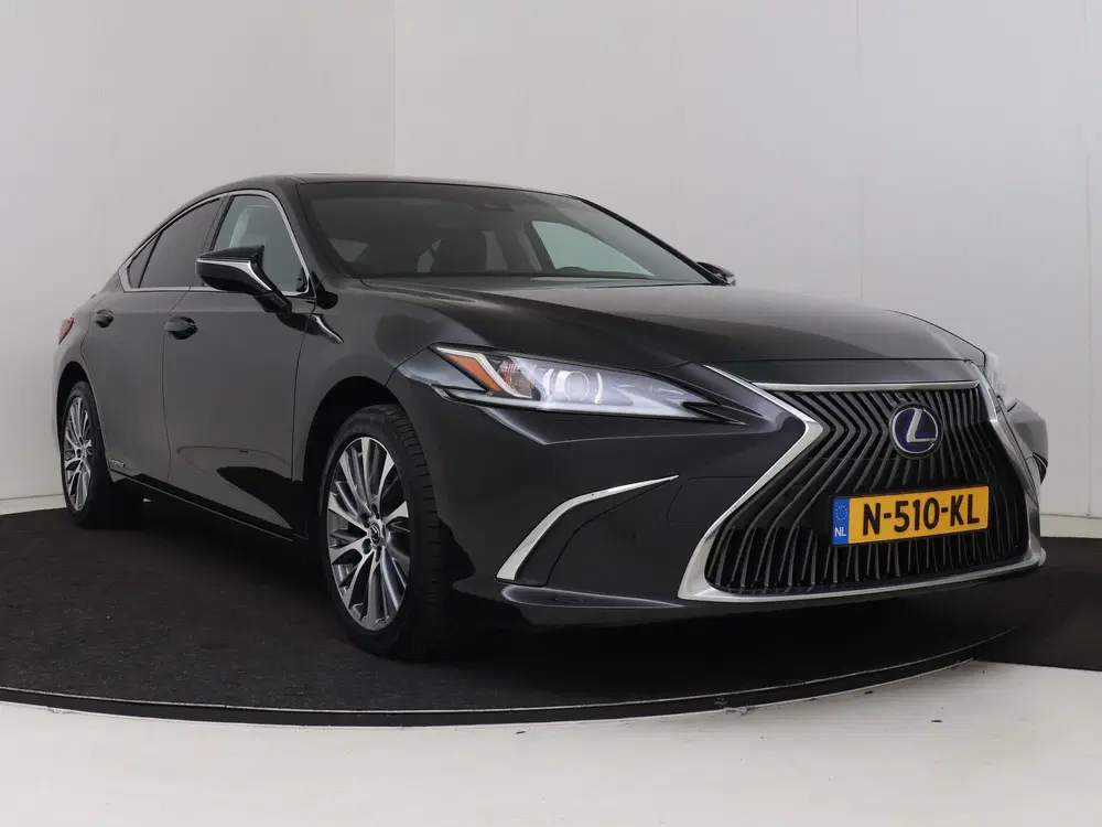 Lexus ES 300h Preference Line uit 2021, foto 11