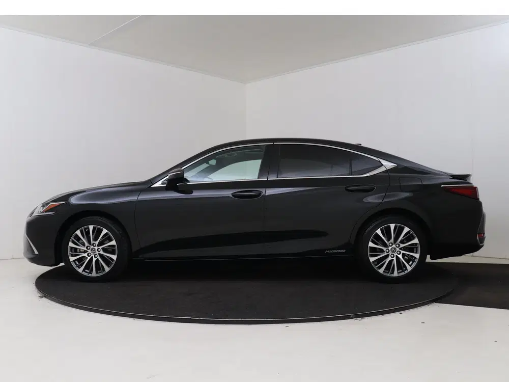 Lexus ES 300h Preference Line uit 2021, foto 3