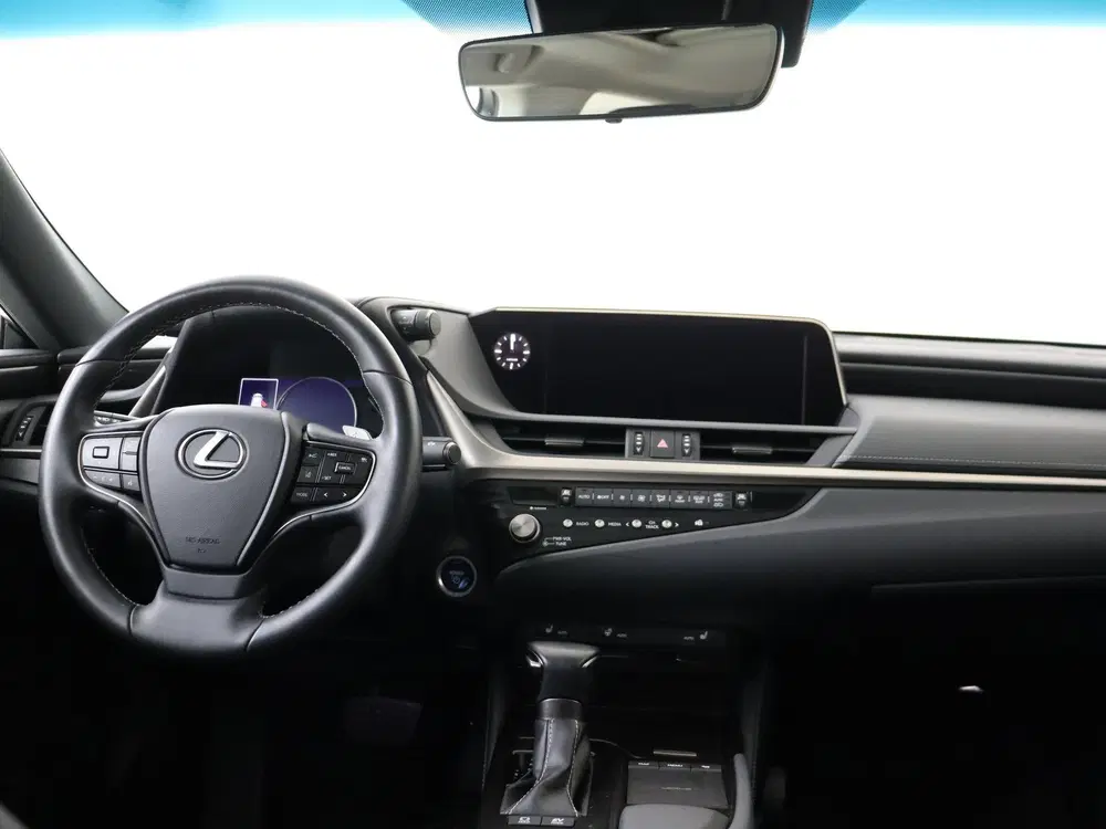 Lexus ES 300h Preference Line uit 2021, foto 4