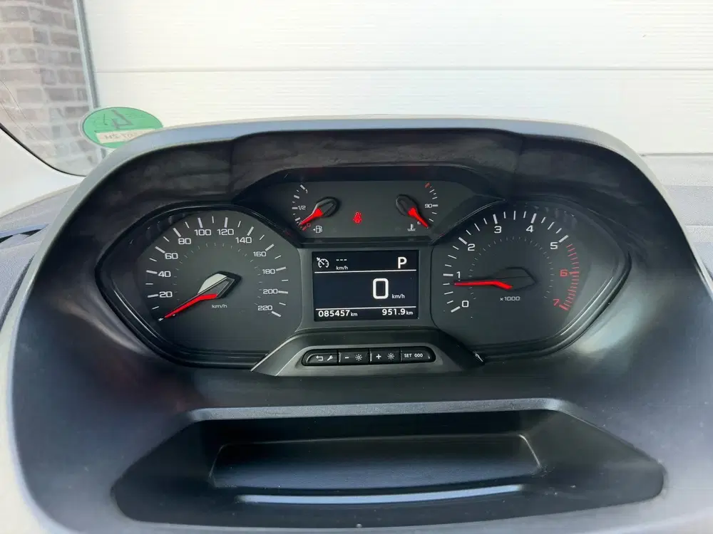 Peugeot Partner 1.5 BlueHDI Asphalt uit 2019, foto 12