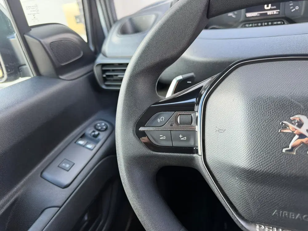 Peugeot Partner 1.5 BlueHDI Asphalt uit 2019, foto 13