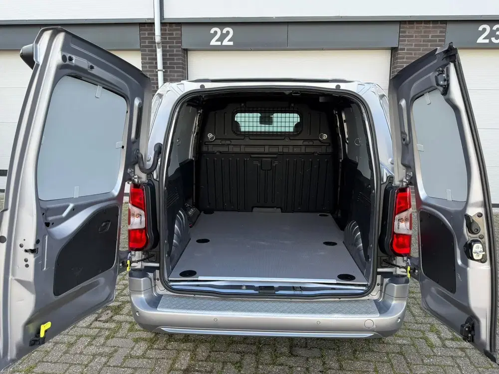 Peugeot Partner 1.5 BlueHDI Asphalt uit 2019, foto 6