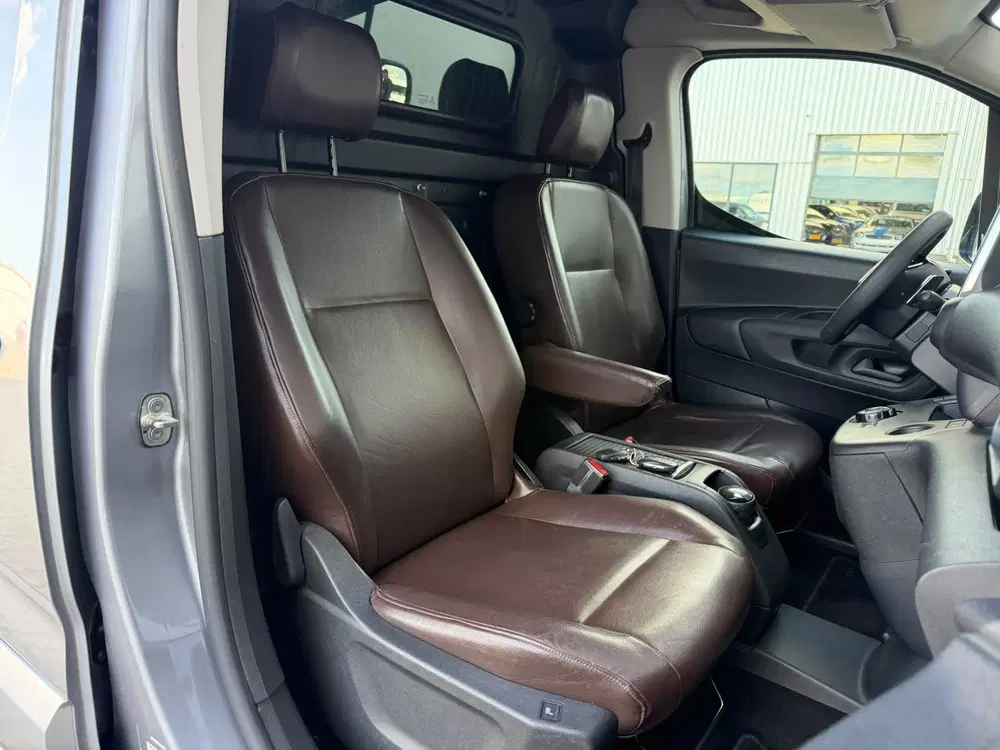 Peugeot Partner 1.5 BlueHDI Asphalt uit 2019, foto 8