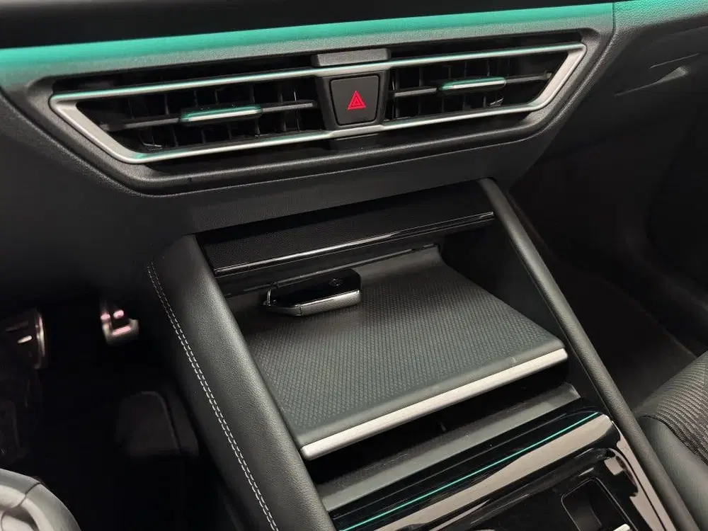 Volkswagen Tiguan 1.5 eTSI R-Line PANO HUD 360 LANE uit 2024, foto 14