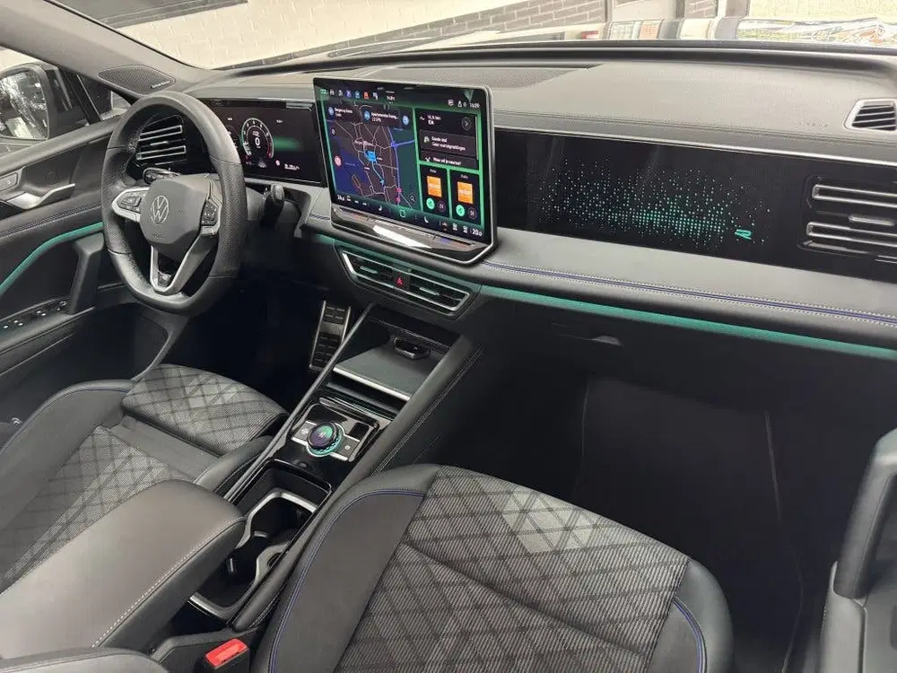 Volkswagen Tiguan 1.5 eTSI R-Line PANO HUD 360 LANE uit 2024, foto 2