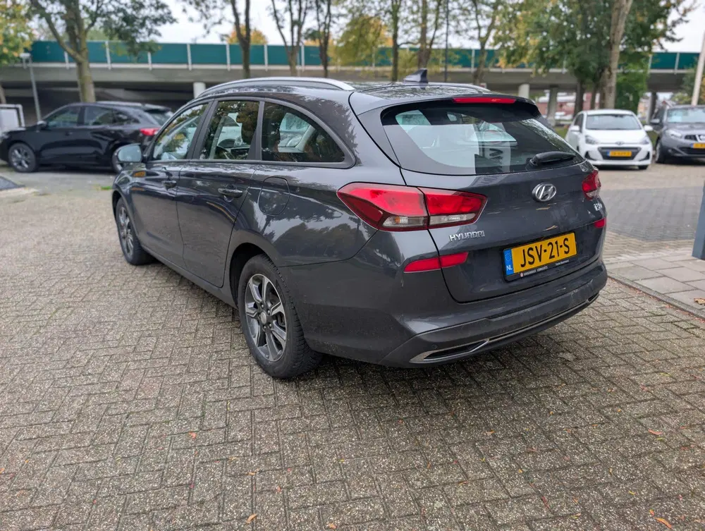 Hyundai i30 1.0 T-GDi MHEV Comfort Achteruitrijcamera uit 2022, foto 10